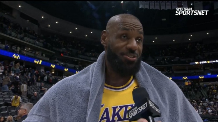 雷竞技平台-詹姆斯：我有太多失误首节就3次 这不像我的风格&amp;下半场我改进了