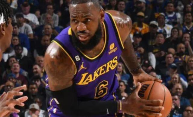 雷竞技全球-湖人揭幕战溃败原因①：三分投不进 进攻没空间